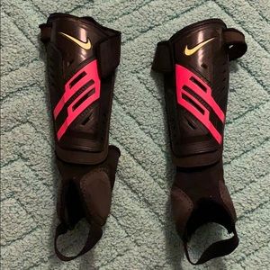 Nike Youth Soccer Shin Guards size L